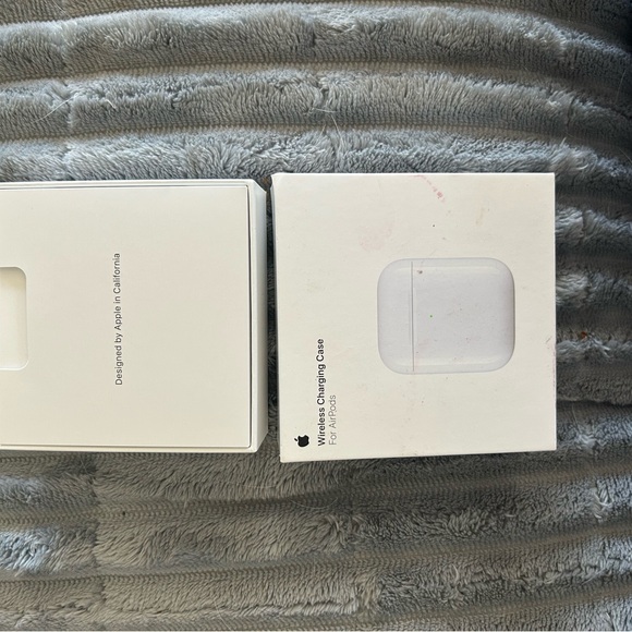 Apple Other - Apple Wireless Charging Case Box - White
